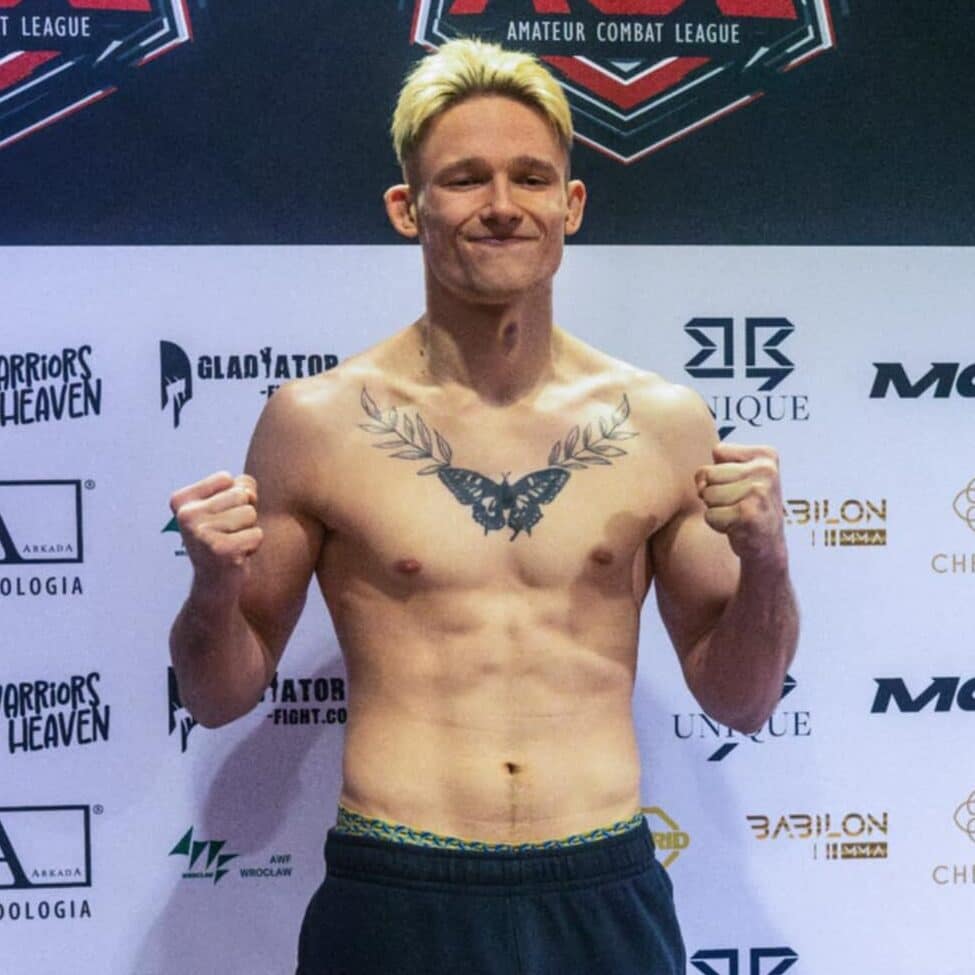 Pozowanie Sebastiana bez koszulki na AMATEUR COMBAT LEAGUR Pozowanie Sebastiana bez koszulki na AMATEUR COMBAT LEAGUR